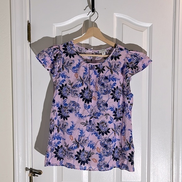 J.Crew | Lilac Floral Pintuck Flutter Sleeve Blouse Women's Small Cotton Top XS - Picture 4 of 9